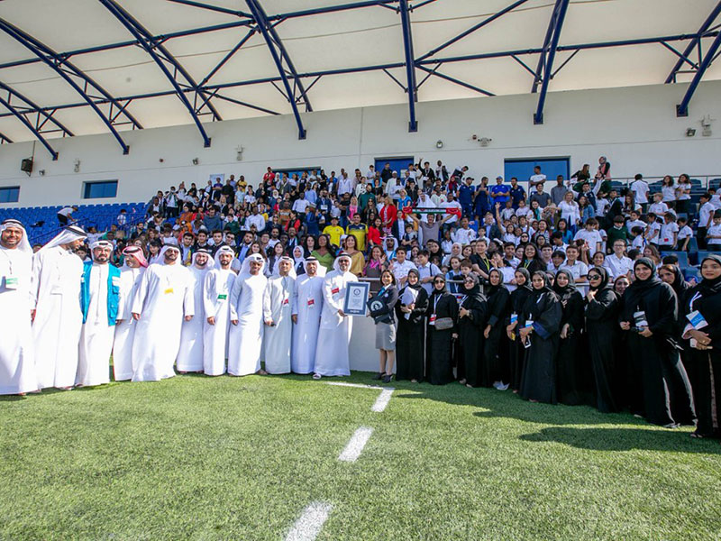 "وطني الإمارات" تحطم الرقم القياسي لأكبر عدد من الجنسيات ينشدون سلامًا وطنيًا